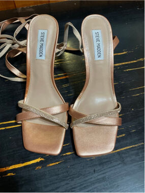 Women's size 9 Steve Madden Rose Gold Rhinestone Ankle Wrap Heels